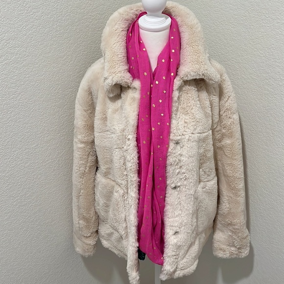 ✨Fashion Nova Faux Fur Jacket - Picture 5 of 17